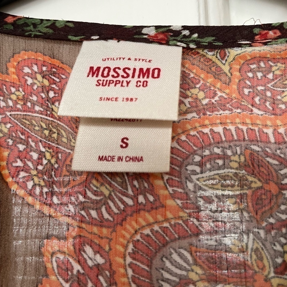 Mossimo. Size SMALL. Sleeveless and lightweight. No rips, tears, fading - Picture 4 of 7